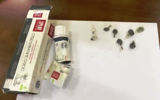 Təcridxanaya diş pastasının içində narkotik keçirmək istədilər - Foto