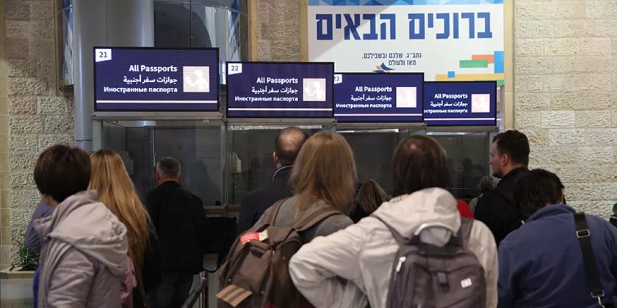 40,000 tourists stranded in Israel after airspace closure