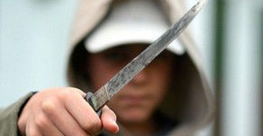 В Баку 10-классник ранил ножом незнакомца