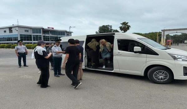 Foreigners evacuate Iran through Azerbaijan