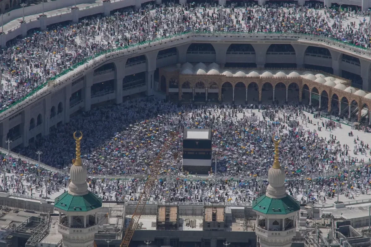Saudi Arabia cracks down on unauthorized Hajj pilgrims to curb heat-related deaths
