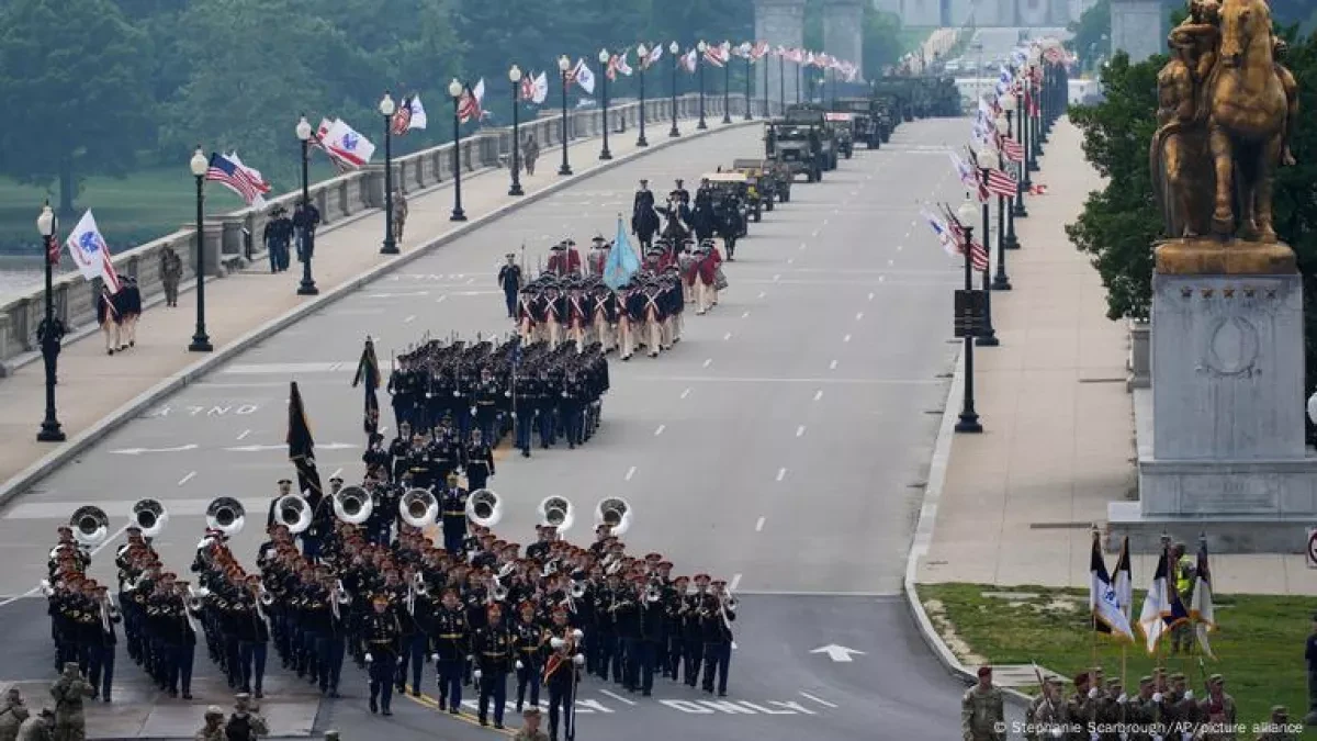 Trump’s grand military parade rolls through Washington video