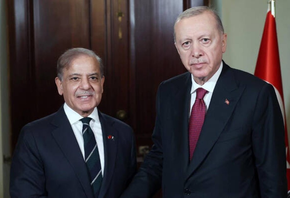 Pakistan's Prime Minister holds phone conversations with Turkish and Iranian Presidents