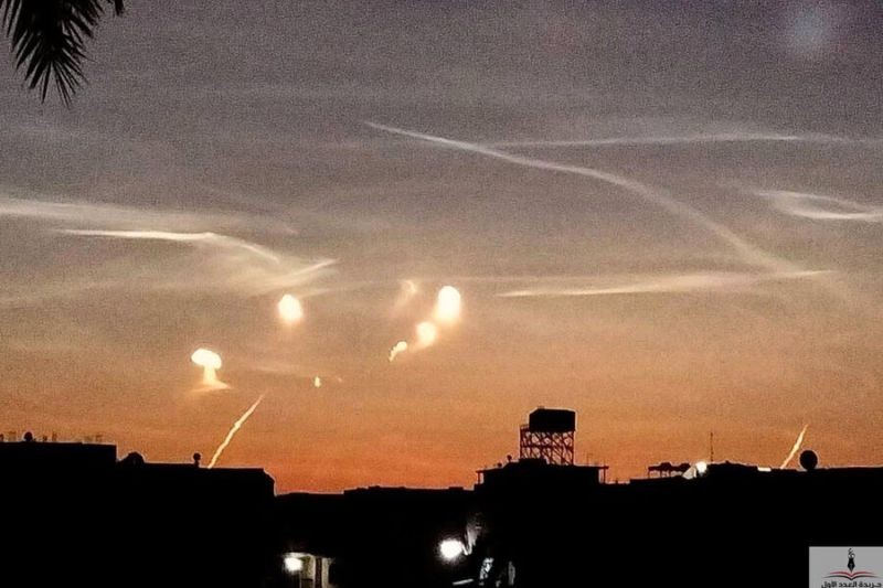 В небе над Египтом заметили странные огни