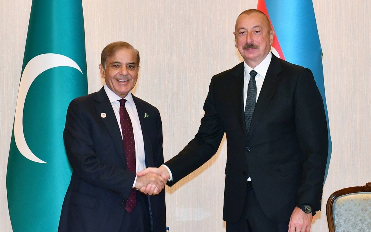 İlham Əliyev Şahbaz Şərifi Xankəndidə qarşıladı