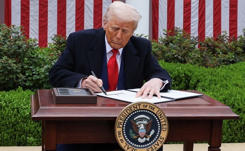 Politico: Трамп введет санкции против РФ лишь при расширении его полномочий