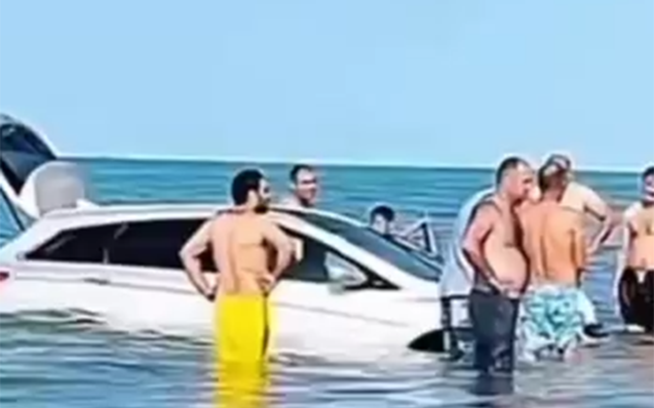 Xanımına avtomobili idarə etməyi öyrədirmiş -
