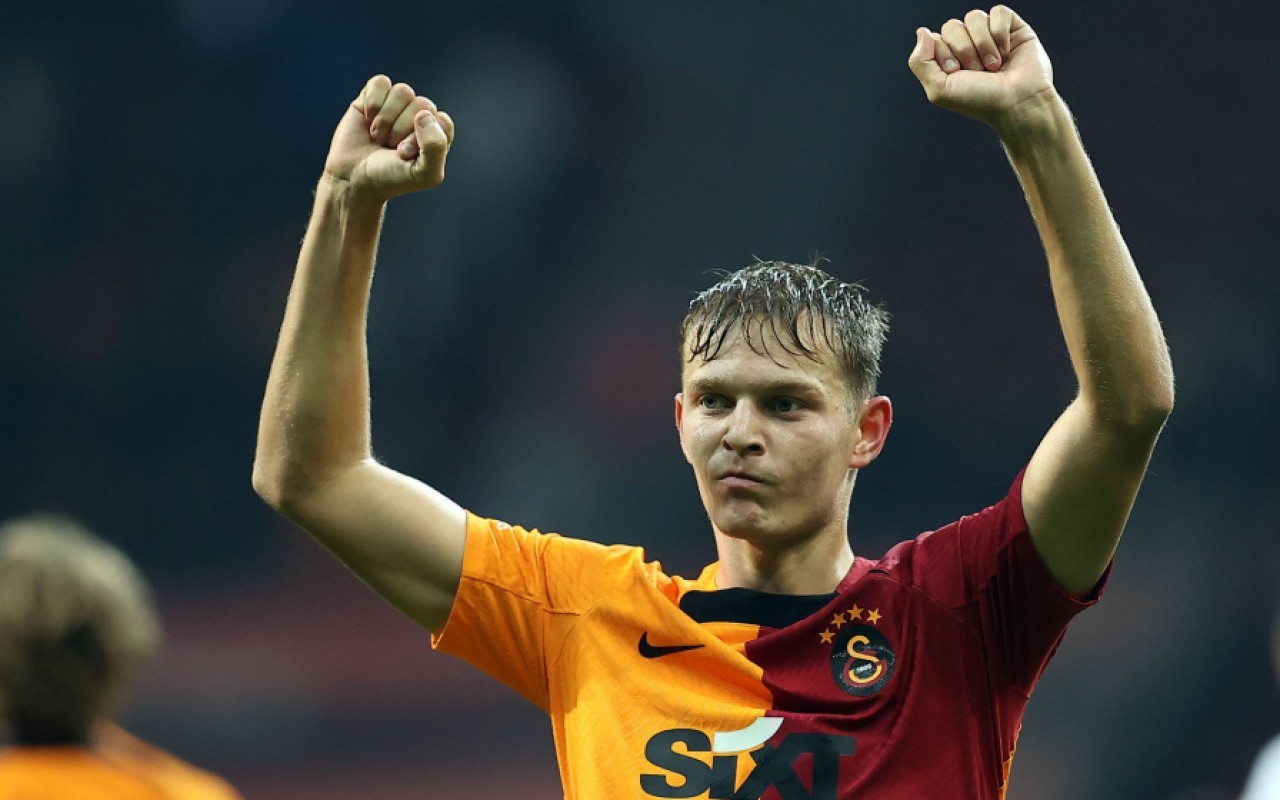 “Qalatasaray” müdafiəçisi ilə yollarını ayırdı