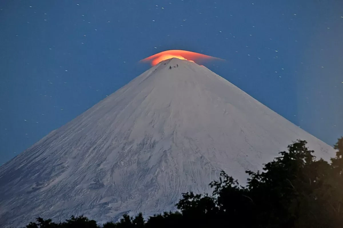Earthquake triggers fiery eruption of Russia’s tallest volcano PHOTO