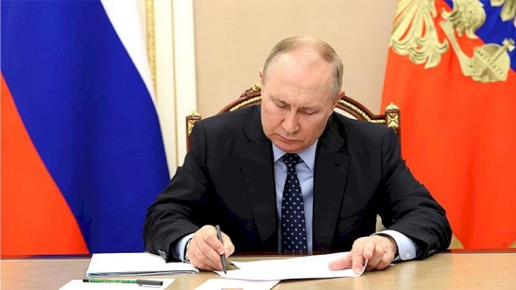 Putin ordu ilə bağlı mühüm qanunu imzaladı - Müharibə bitənə qədər...