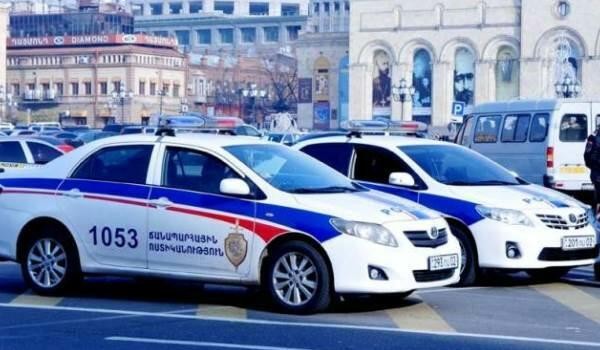 İrəvanda naməlum şəxs polis maşınını qaçırdı