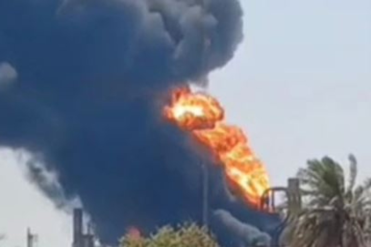 Новое ЧП в Иране: горит нефтезавод