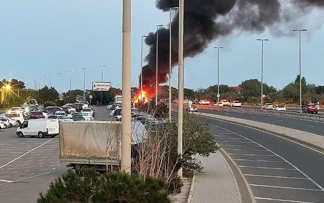 Zuğulba şosesində maşın yandı