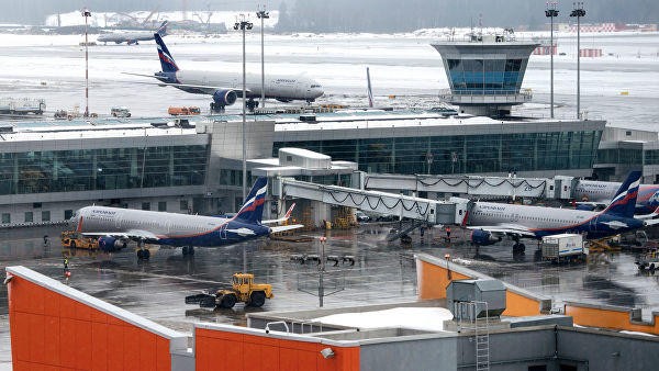 Mass flight cancellations at Sheremetyevo Airport