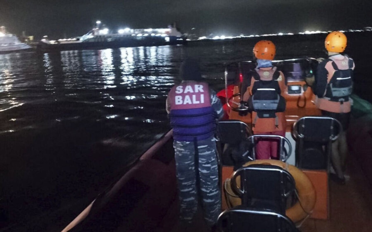 Balidə bərə batıb - Onlarla insan itkin düşdü