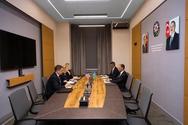 Баку и Вашингтон обсудили перспективы перевозок по Среднему коридору