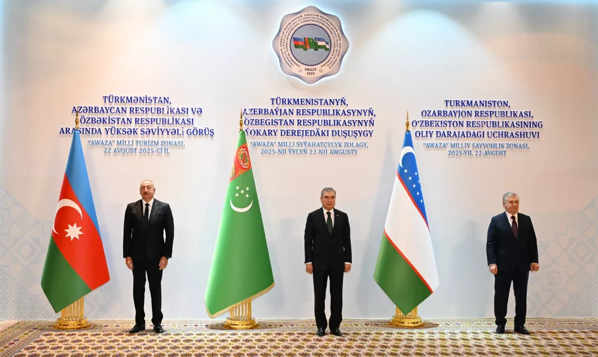 High-level meeting between Turkmenistan, Azerbaijan, Uzbekistan kicks off PHOTO