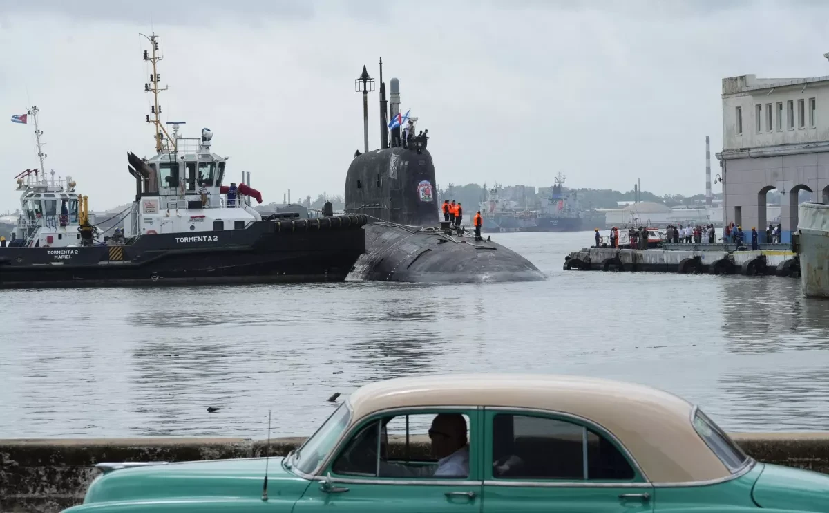 US sends nuclear submarine and 4,000 troops to Caribbean