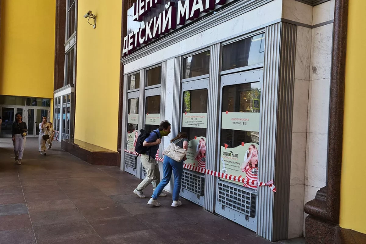 Explosion hits children's store in Moscow A visitor burned to death