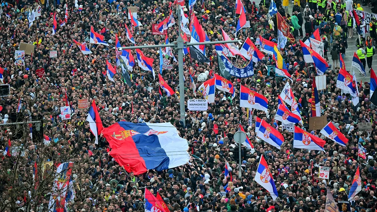 Serbians rally in support of leadership as anti-government protests continue