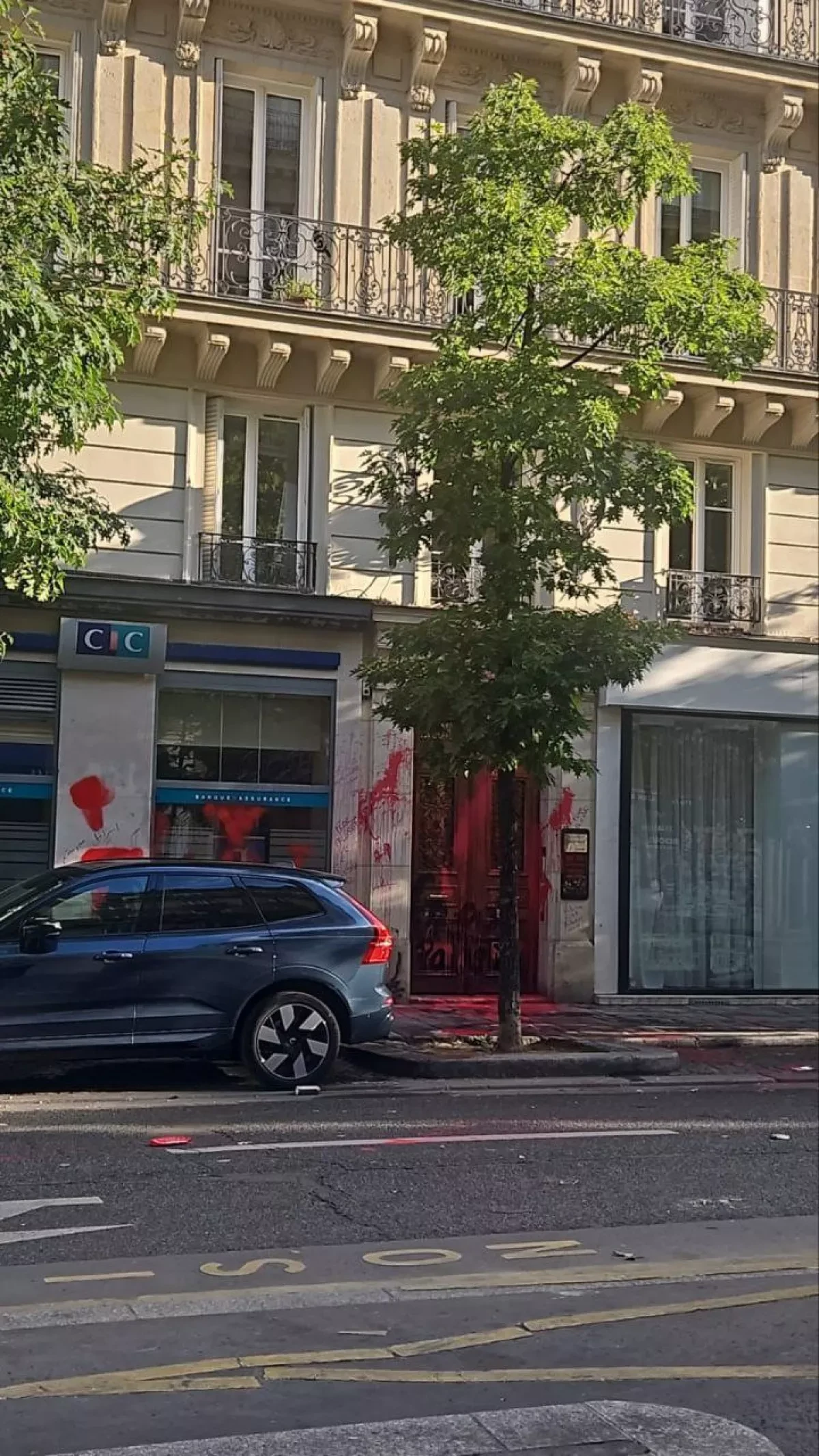 Israeli airline El Al office in Paris vandalised: Staff evacuated PHOTO