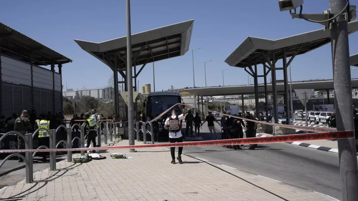 Israel: Gunfire at Jerusalem entrance leaves at least two injured VIDEO