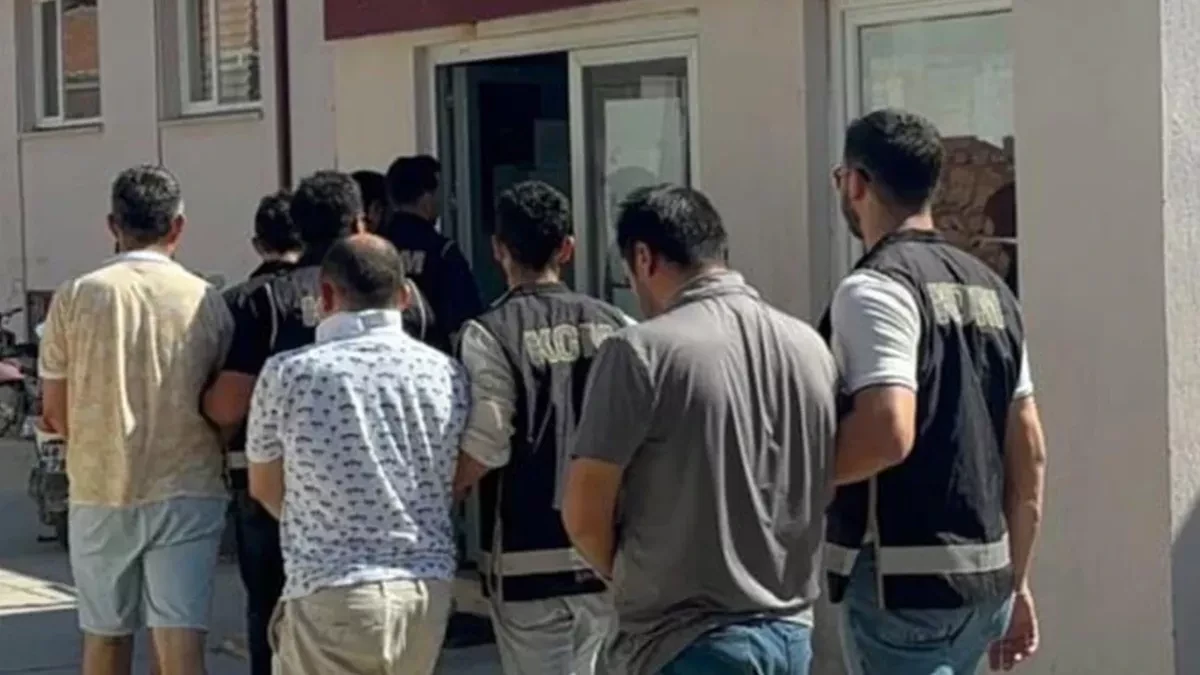 Turkish coast guards detain eight FETÖ members attempting illegal border crossing