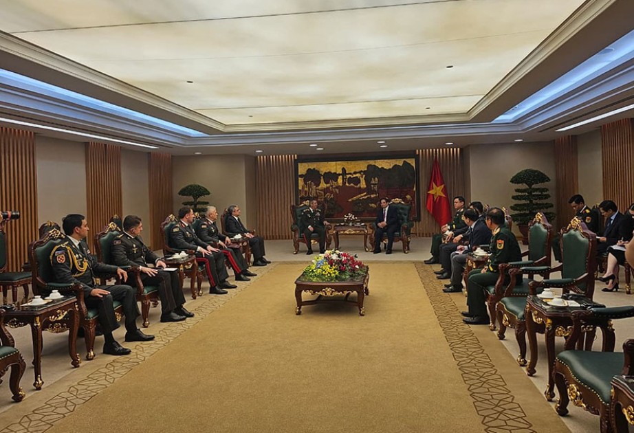 Azerbaijan Defense Minister meets Vietnamese Prime Minister and military leadership