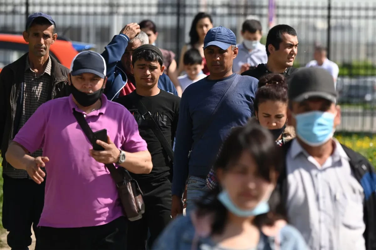 Russian lawmakers propose paid residence permits for non-working migrant families