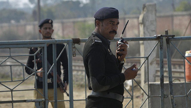 Blasts kill at least 11 in southwestern Pakistan