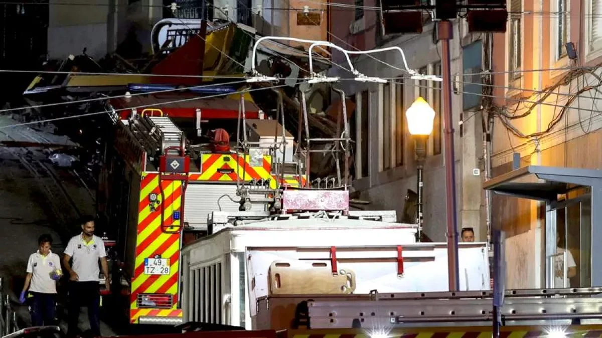 Tragic Lisbon funicular derailment kills 15, dozens injured VIDEO