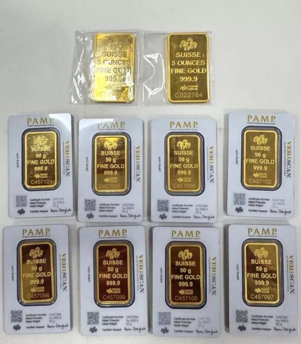 Dubai–Baku passenger detained with 10 gold bars at Baku airport Photo