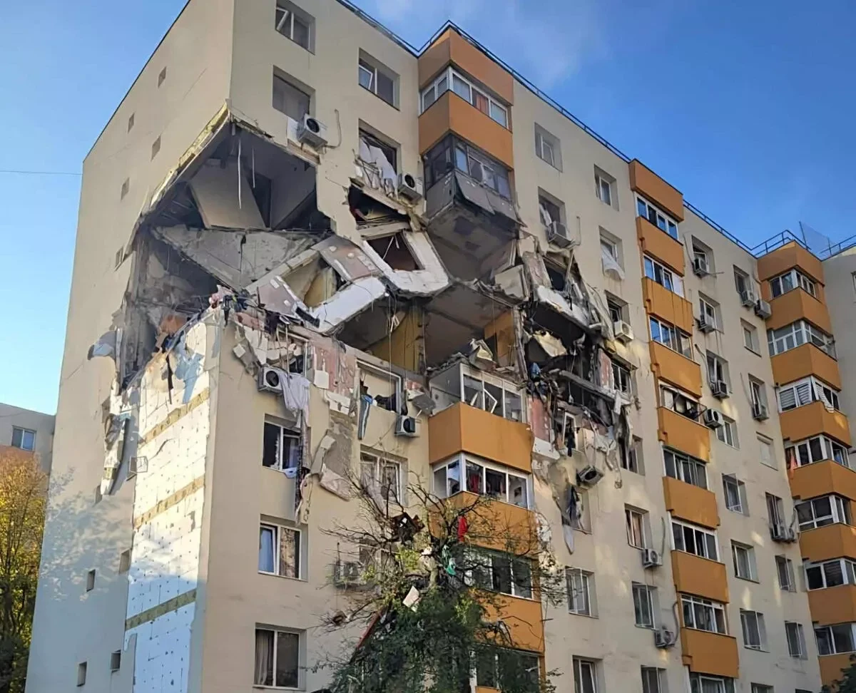 Powerful explosion rocks residential block in Bucharest, two dead, four injured