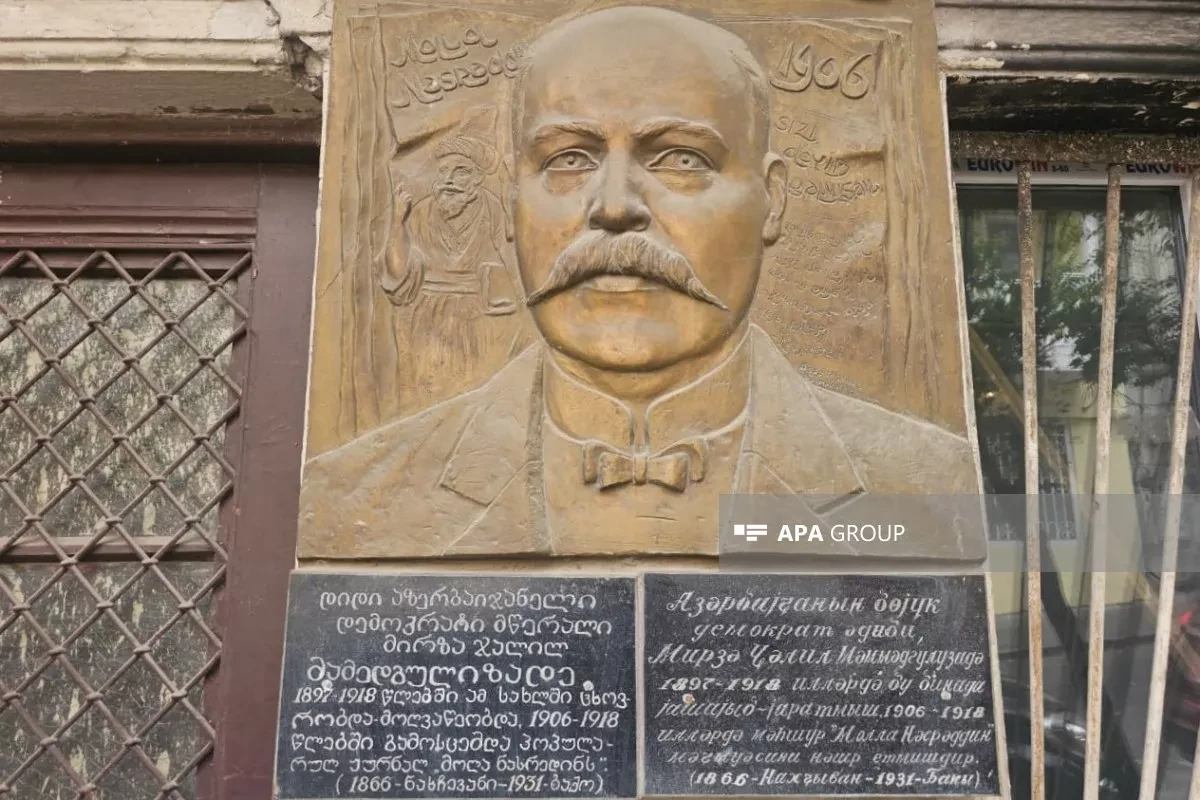 Restoration completed on Azerbaijani writer’s bas-relief in Tbilisi after vandalism