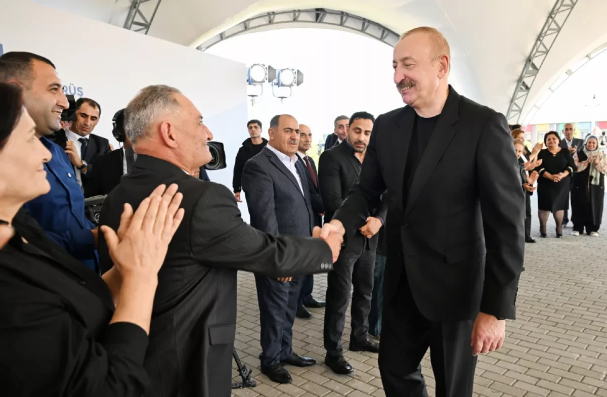 Azerbaijani president presents house keys to Mammadbayli, Aghali residents PHOTO