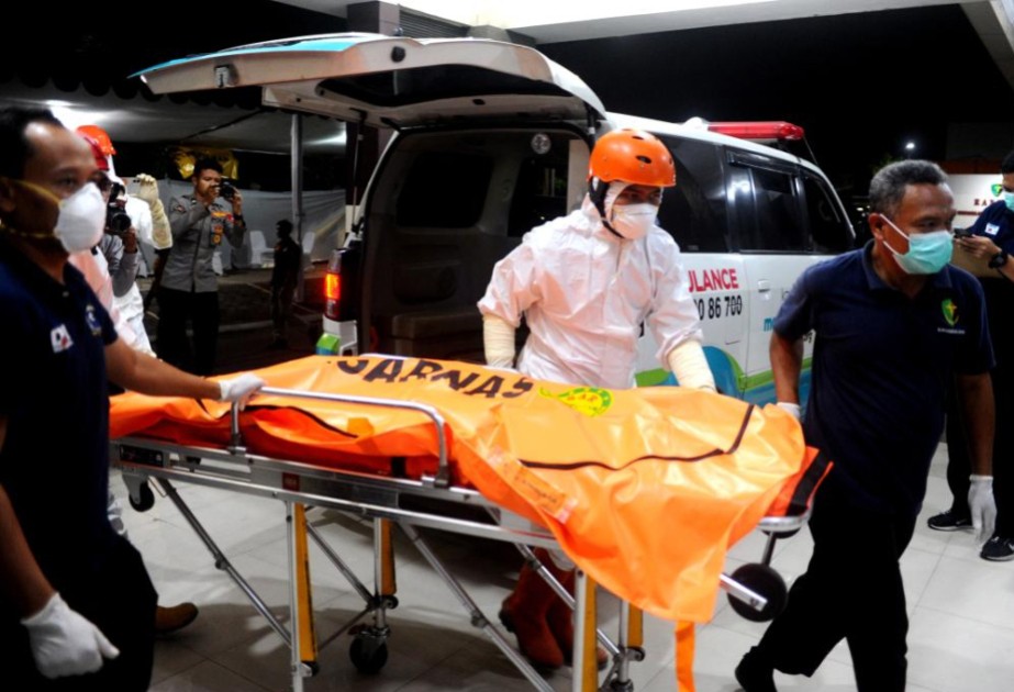 Rescuers pull another 8 bodies from rubble
