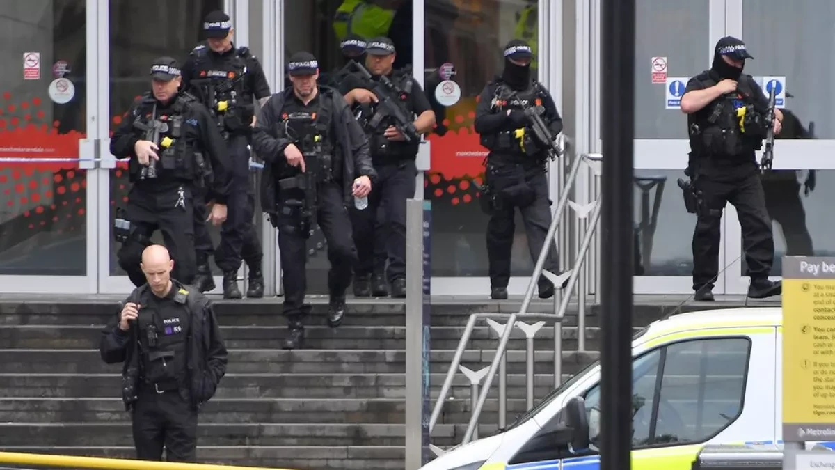 Four injured in Manchester synagogue attack, suspect shot by police