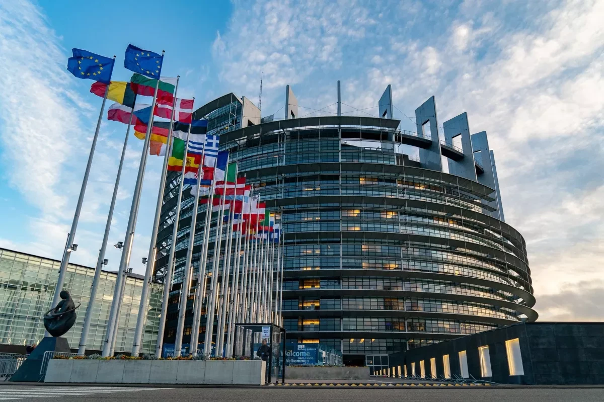 European Parliament backs phased ban on Russian oil, gas imports