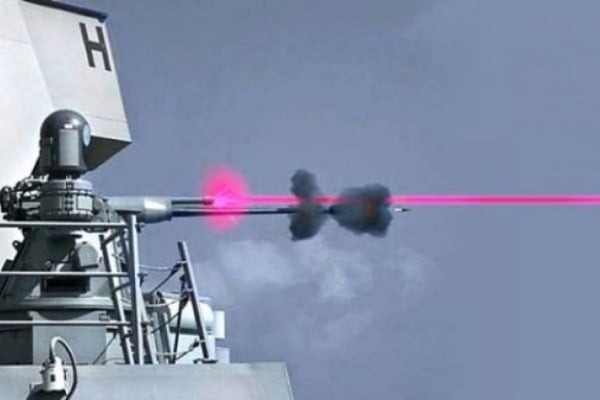 Almaniya yeni lazer silahını sınaqdan keçirir