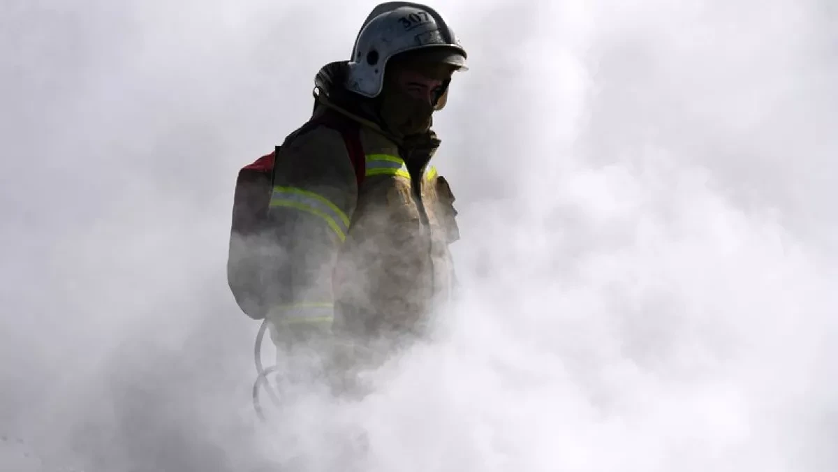 Flames engluf secondary school in northern Germany 140 firefighters on scene