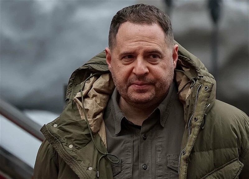 Ермак заявил, что уходит на фронт