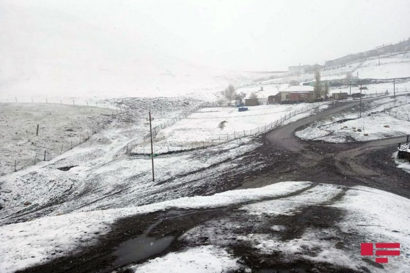 Спасен турист, оказавшийся в беспомощной ситуации на дороге в Хыналыг