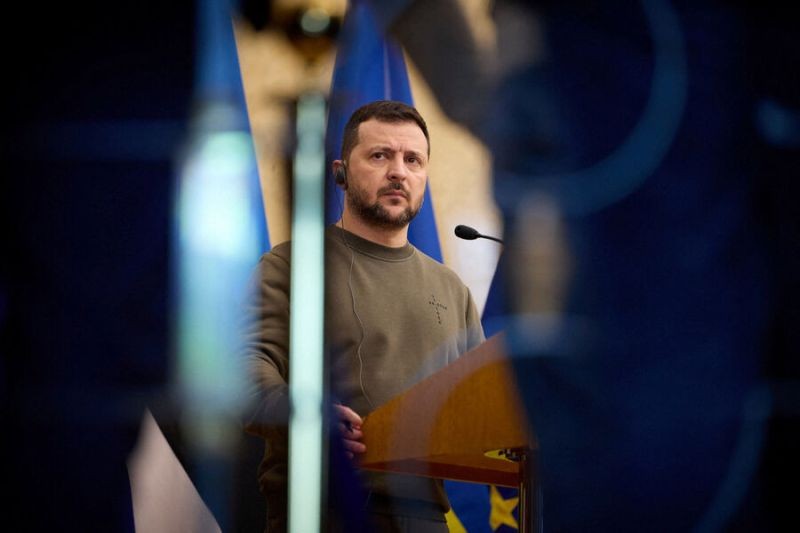Зеленский заверил, что не держится за кресло президента Украины