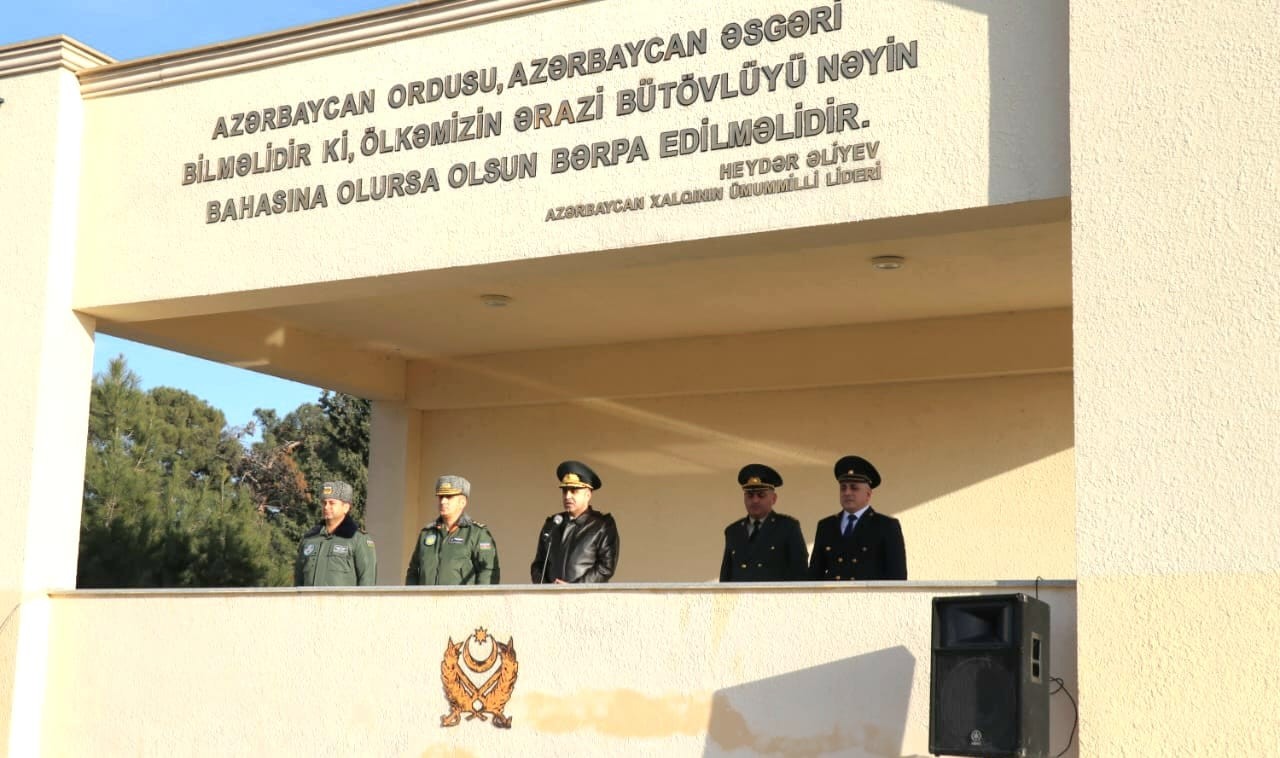 Hərbi prokuror Müdafiə Nazirliyinin hərbi qulluqçuları ilə görüşüb (FOTO)
