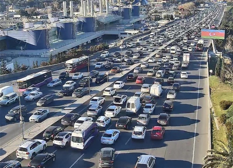На ряде улиц и проспектов Баку затруднено движение транспорта - СПИСОК - ОБНОВЛЕНО