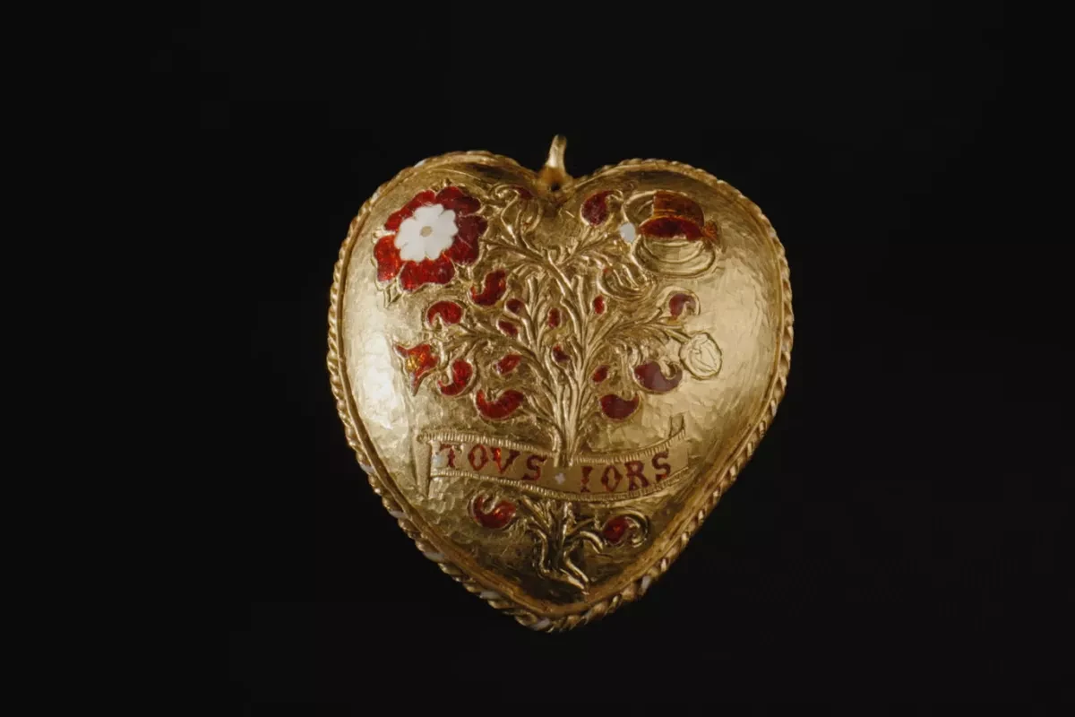British museum raises £3.5 million to acquire rare Henry VIII pendant