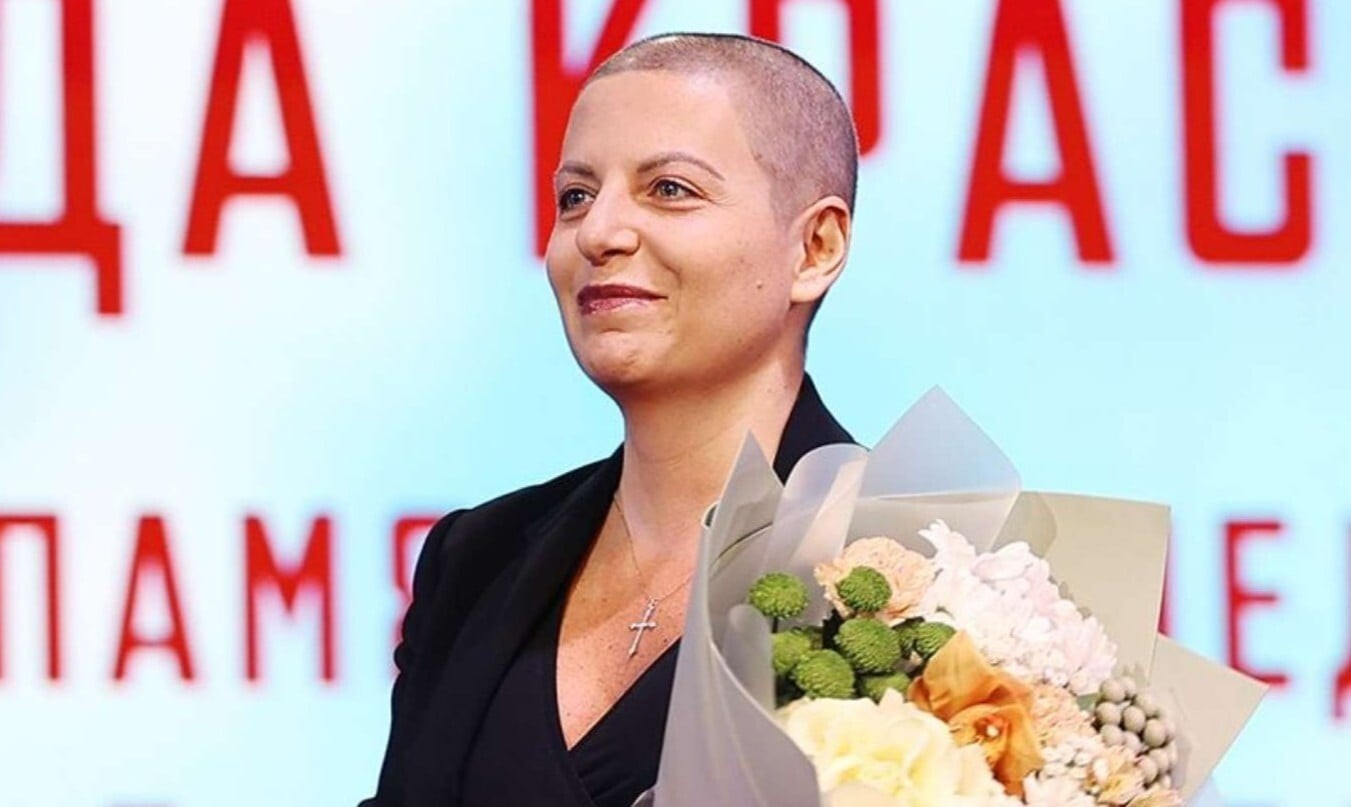 Simonyan appears wig-free at public event - Video