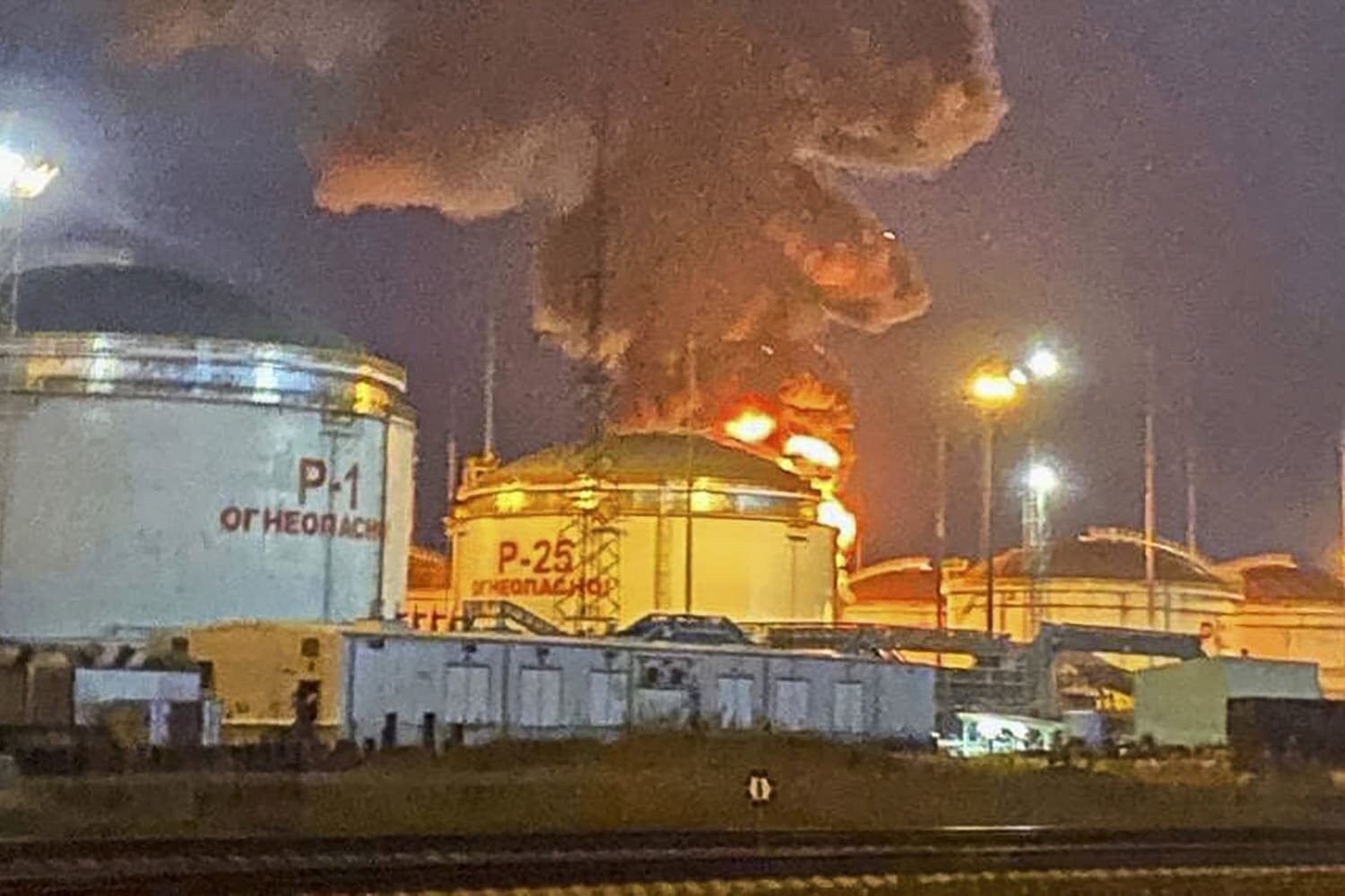 Rusiyanın neft terminalı vuruldu