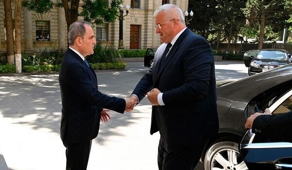 Azerbaijani and Ukrainian FMs hold phone call