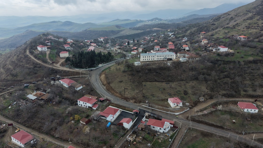 New group of ex-IDPs returns home to Girmizi Bazar settlement in Azerbaijan's Khojavend